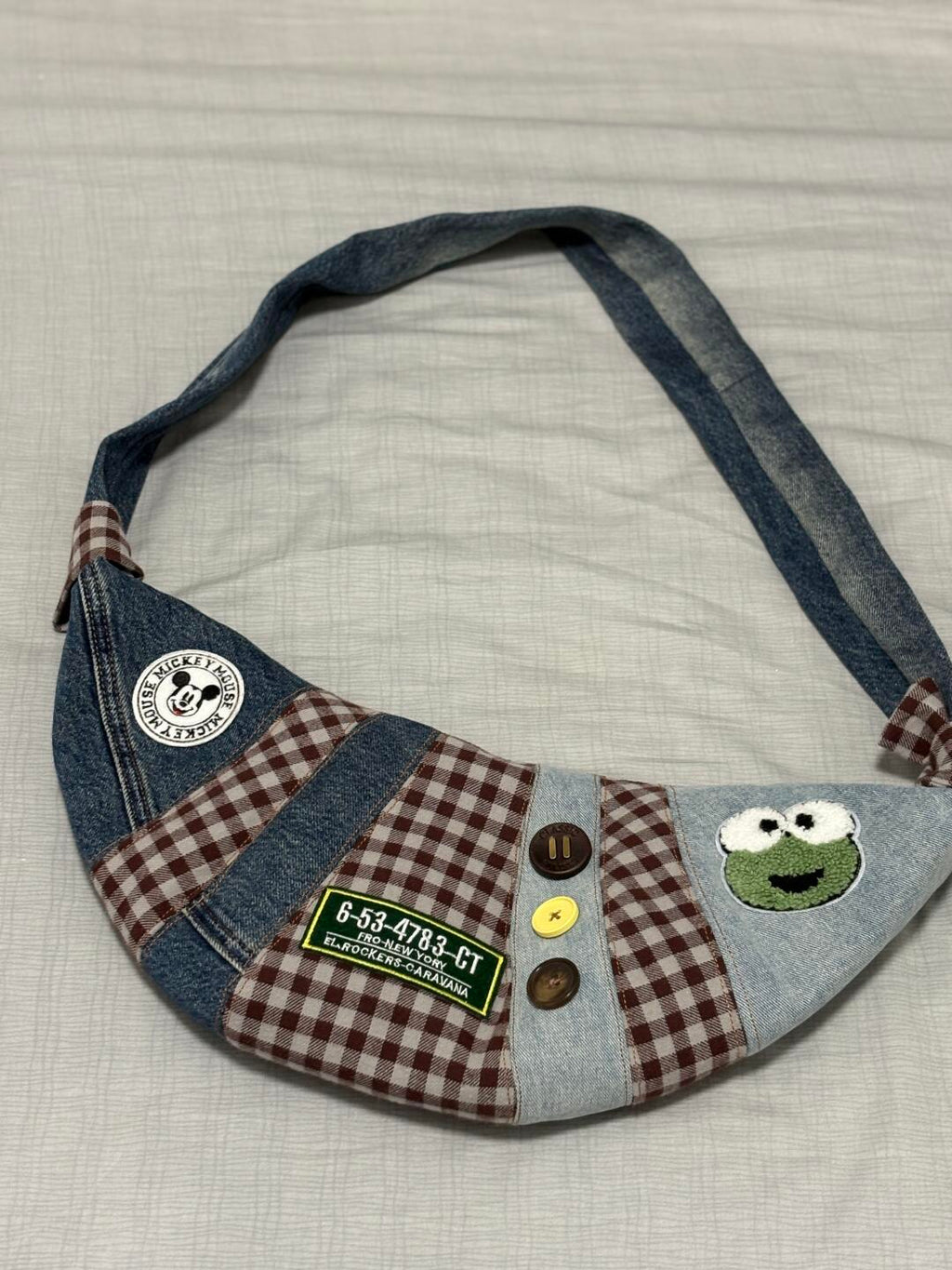 Croissant Crossbody Bag Sewing Pattern – Step-by-Step Photo & Video Tutorial, Croissant Bag Pattern, Half Moon Bag Sewing Pattern DIY, Jeans reuse