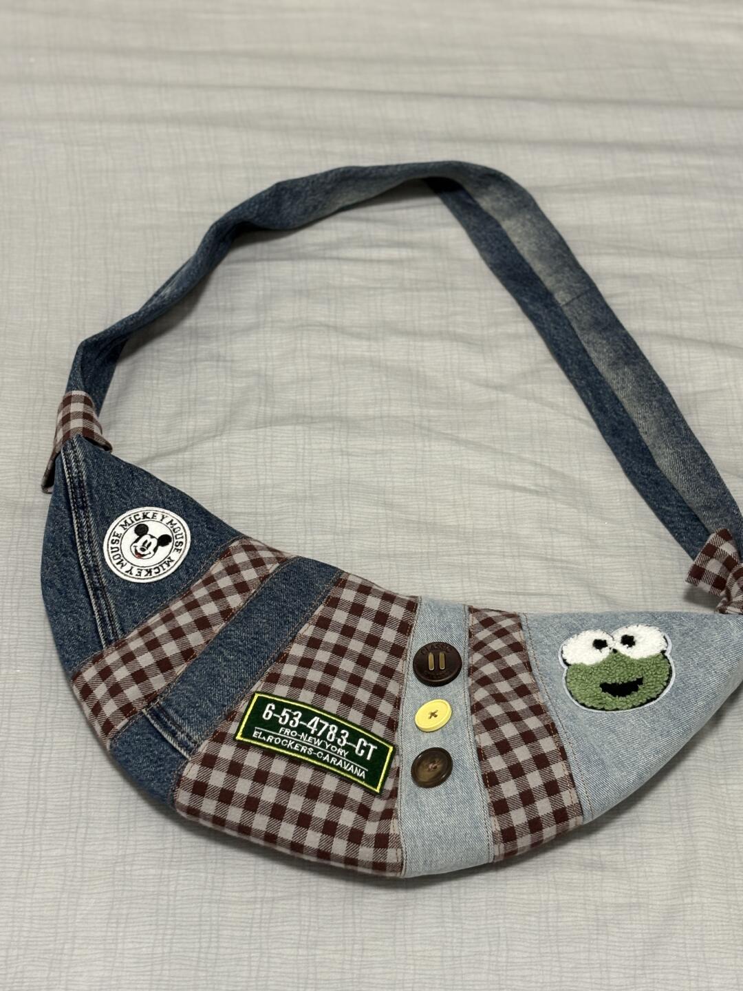 Croissant Crossbody Bag Sewing Pattern – Step-by-Step Photo & Video Tutorial, Croissant Bag Pattern, Half Moon Bag Sewing Pattern DIY, Jeans reuse