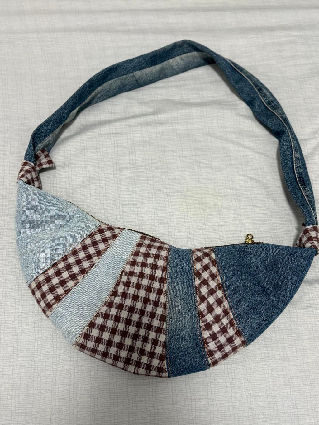 Croissant Crossbody Bag Sewing Pattern – Step-by-Step Photo & Video Tutorial, Croissant Bag Pattern, Half Moon Bag Sewing Pattern DIY, Jeans reuse