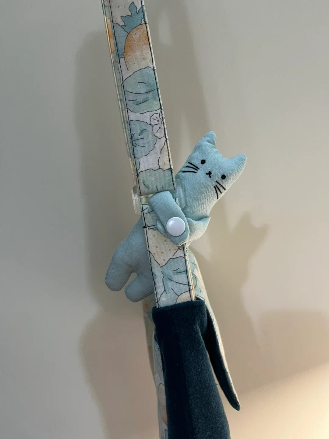 Hugging Cat Plush Sewing Pattern PDF | Black Cat Stuffed Animal DIY with tutorail | Fluffy Toy | Cat Plush | Curtain Tieback | Cute Decor