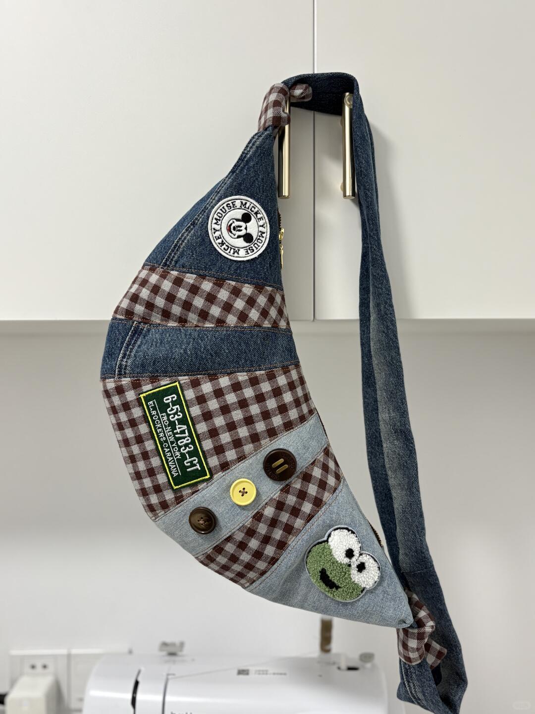 Croissant Crossbody Bag Sewing Pattern – Step-by-Step Photo & Video Tutorial, Croissant Bag Pattern, Half Moon Bag Sewing Pattern DIY, Jeans reuse