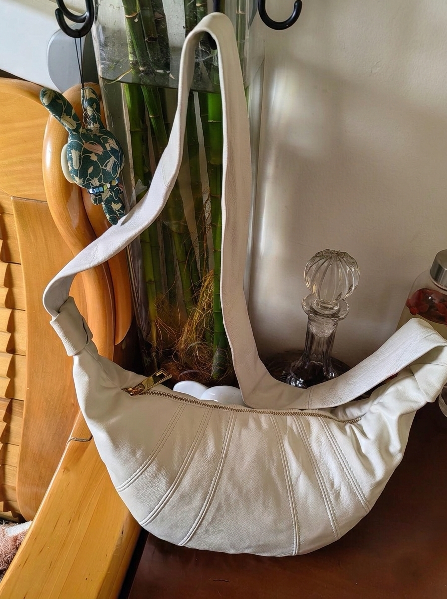 Croissant Crossbody Bag Sewing Pattern – Step-by-Step Photo & Video Tutorial, Croissant Bag Pattern, Half Moon Bag Sewing Pattern DIY, Jeans reuse