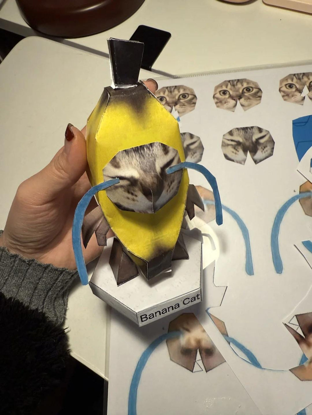 8 funny meme cat paper craft PDF Template, maxwell cat, happy cat, banana cat, apple cat, 8 printable paper craft bundle, memes, A4, DIY