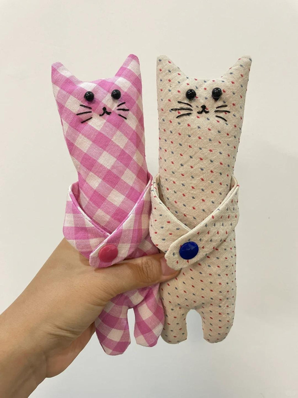 Hugging Cat Plush Sewing Pattern PDF | Black Cat Stuffed Animal DIY with tutorail | Fluffy Toy | Cat Plush | Curtain Tieback | Cute Decor