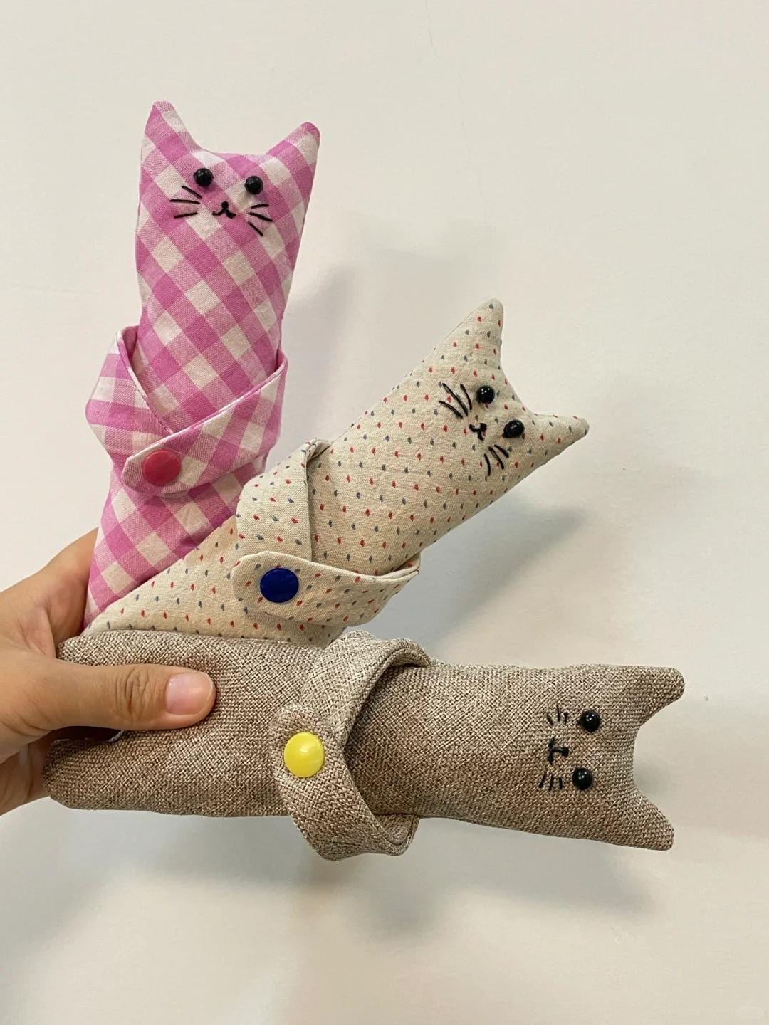 Hugging Cat Plush Sewing Pattern PDF | Black Cat Stuffed Animal DIY with tutorail | Fluffy Toy | Cat Plush | Curtain Tieback | Cute Decor